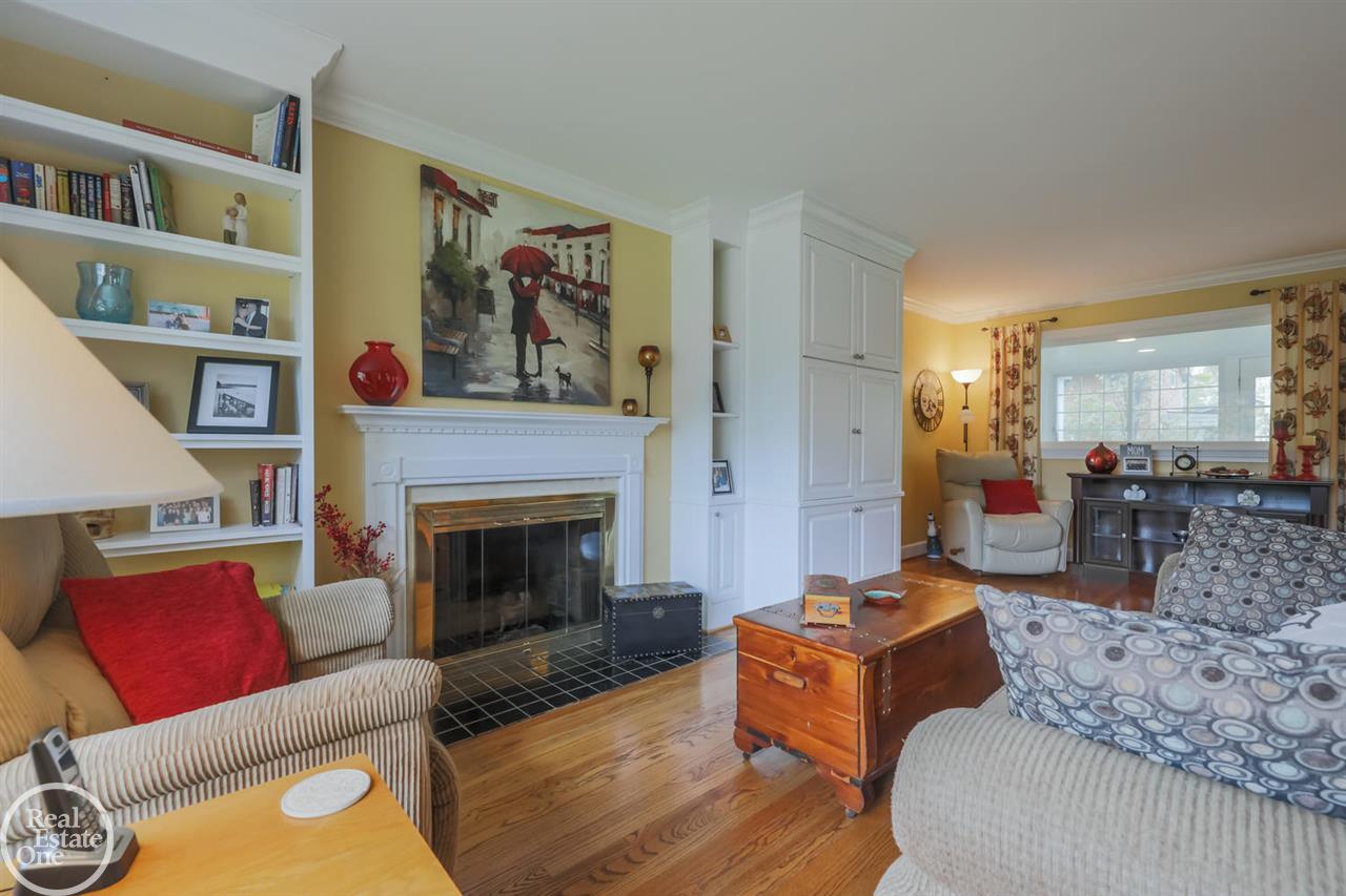 404 Lexington Road Grosse Pointe, MI 48236 - Photo 7 of 35 31380796-6.JPG