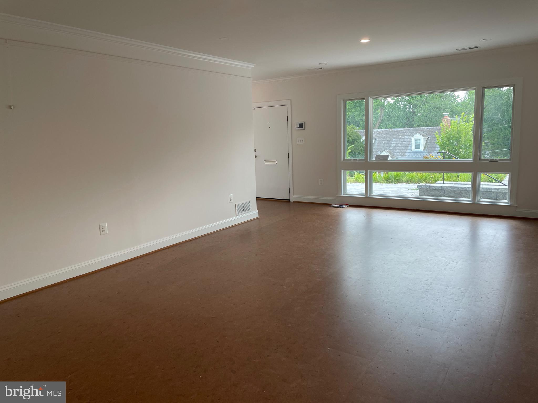 520 Piccadilly Road Towson, MD 21204 - Photo 10 of 27 Lots of light