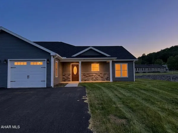 $289,900 | 121 Red Tail Circle, Duncansville, PA 16635
