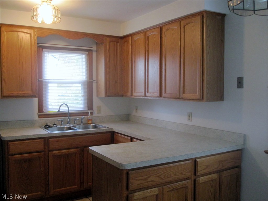 969 Lloyd Road Wickliffe, OH 44092 - Photo 4 of 10 Gallery Image 4