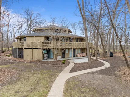 $419,500 | 404 Deerpath West, Unit F, Fontana, WI 53125