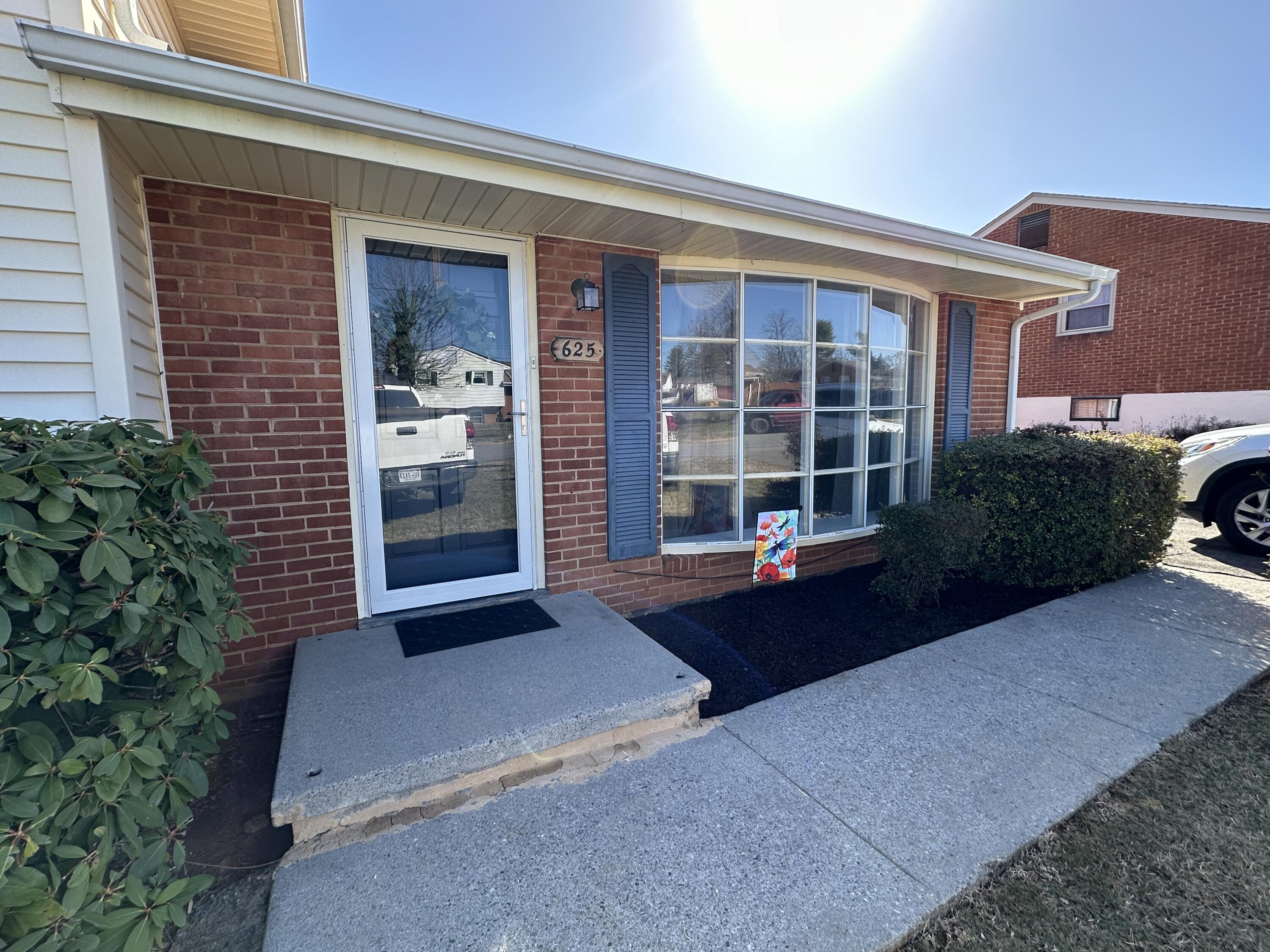 625 Santee Road Roanoke, VA 24019 - Photo 2 of 4 IMG_9768
