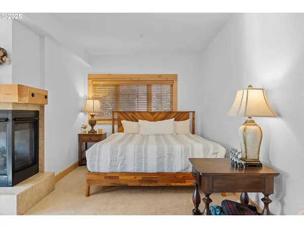 $1,049,000 | 31200 East Collins Lake Road, Unit 1, Government Camp, OR 97028