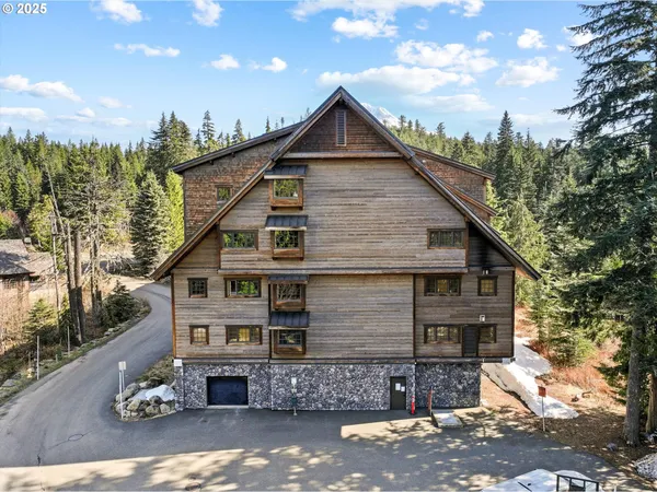 $1,049,000 | 31200 East Collins Lake Road, Unit 1, Government Camp, OR 97028