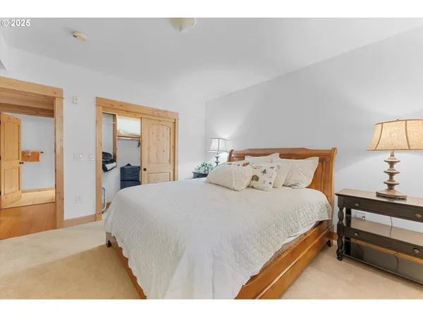 $1,049,000 | 31200 East Collins Lake Road, Unit 1, Government Camp, OR 97028