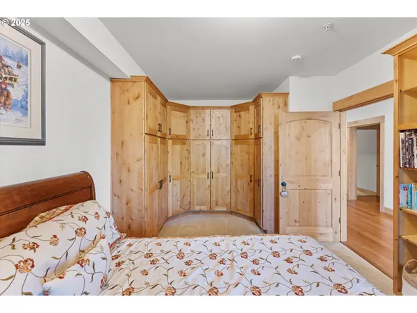 $1,049,000 | 31200 East Collins Lake Road, Unit 1, Government Camp, OR 97028