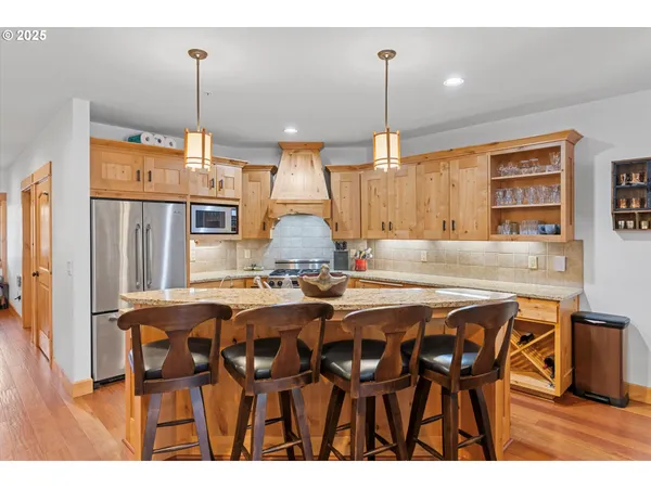 $1,049,000 | 31200 East Collins Lake Road, Unit 1, Government Camp, OR 97028