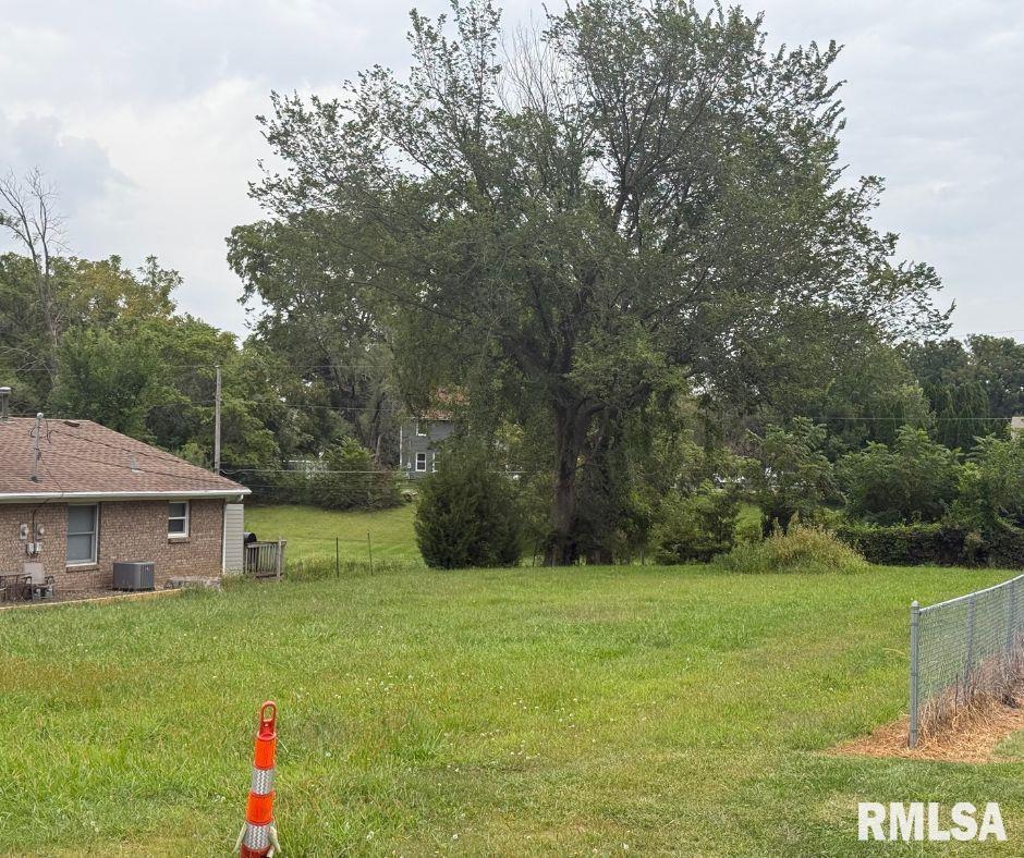 1013 14th Street Silvis, IL 61282 - Photo 3 of 5 a front view of a house with a yard