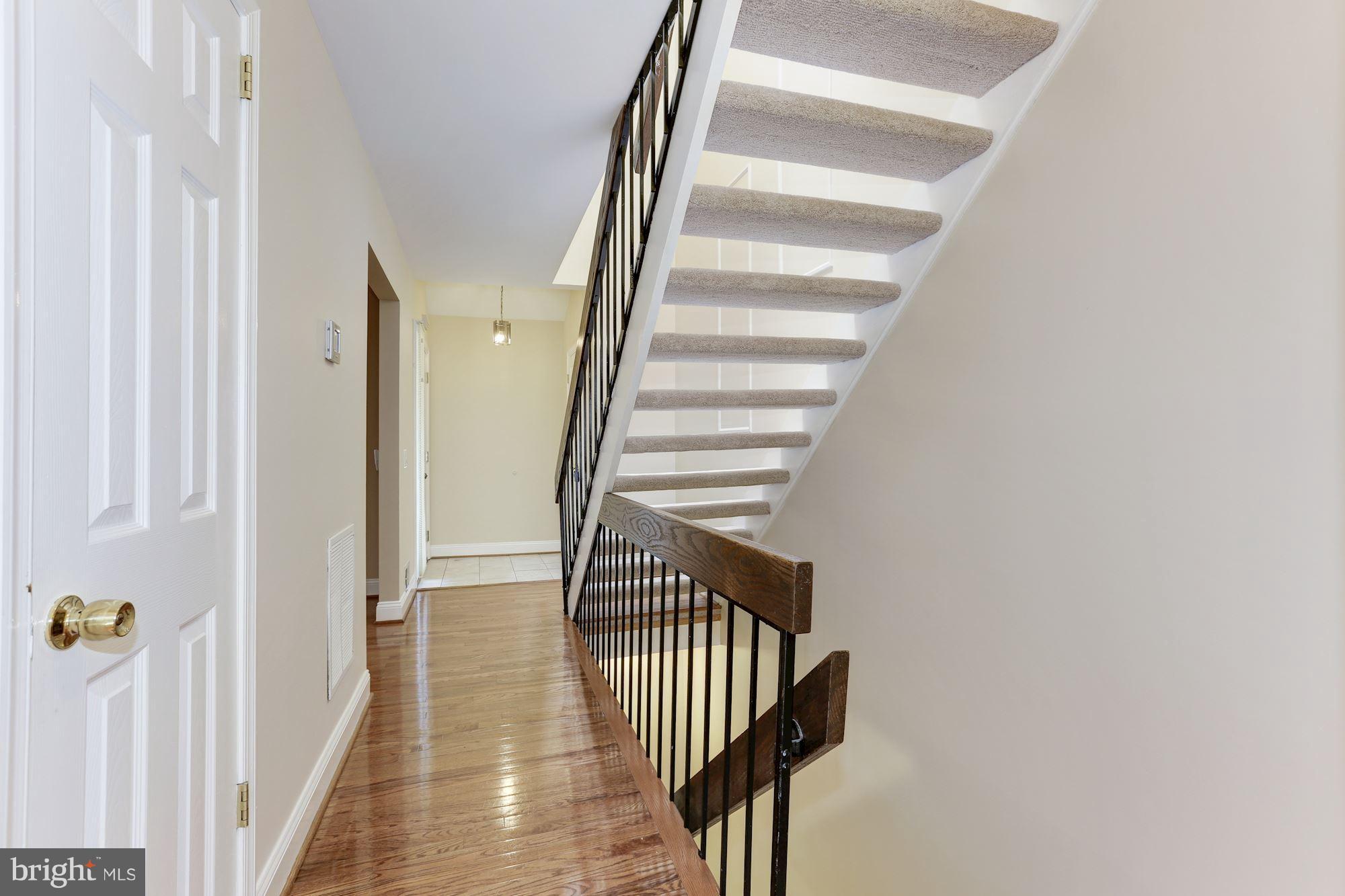2254 Wheelwright Court Reston, VA 20191 - Photo 2 of 29 Interior (General)