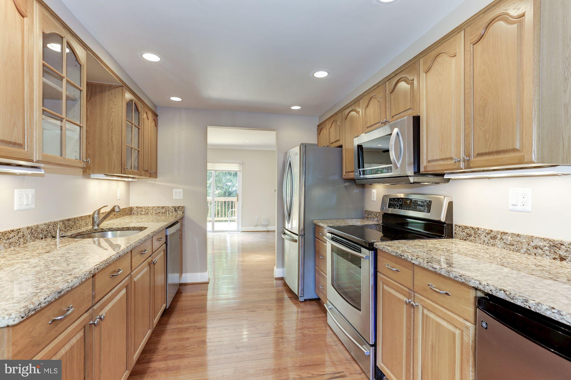 2254 Wheelwright Court Reston, VA 20191 - Photo 5 of 29 Kitchen