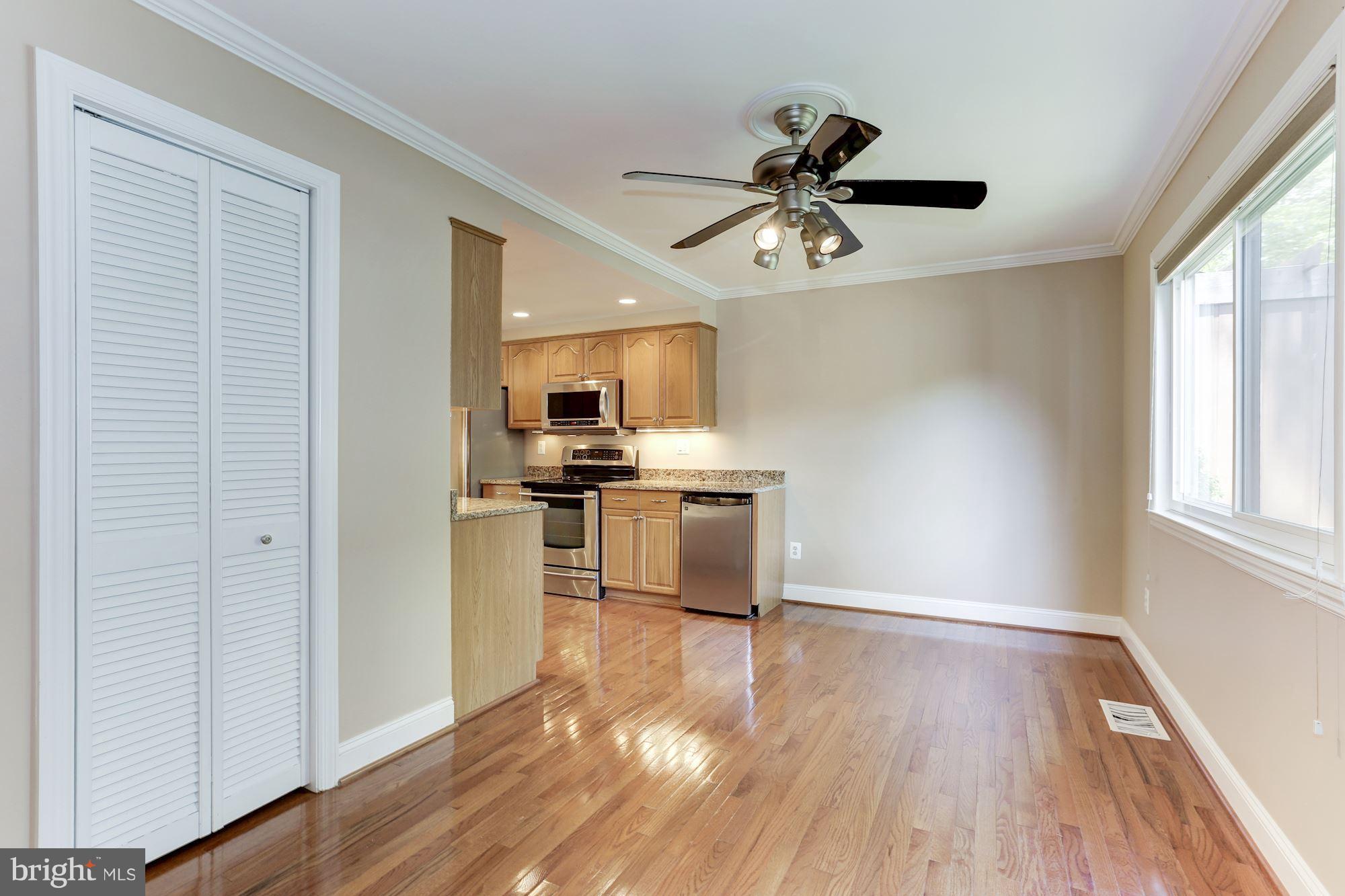 2254 Wheelwright Court Reston, VA 20191 - Photo 6 of 29 Kitchen