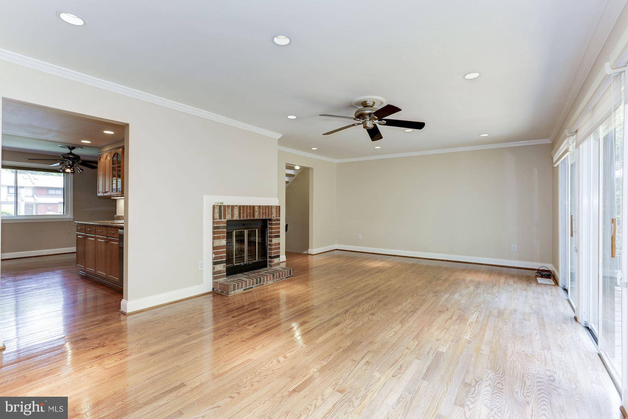 2254 Wheelwright Court Reston, VA 20191 - Photo 8 of 29 Living Room