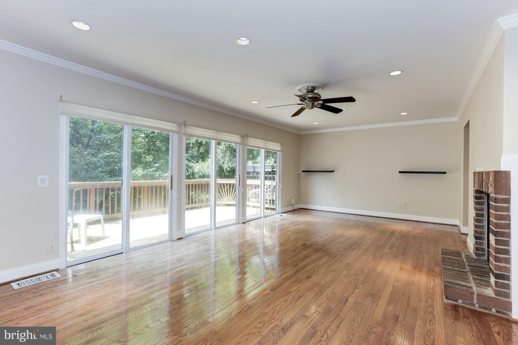 2254 Wheelwright Court Reston, VA 20191 - Photo 10 of 29 Living Room