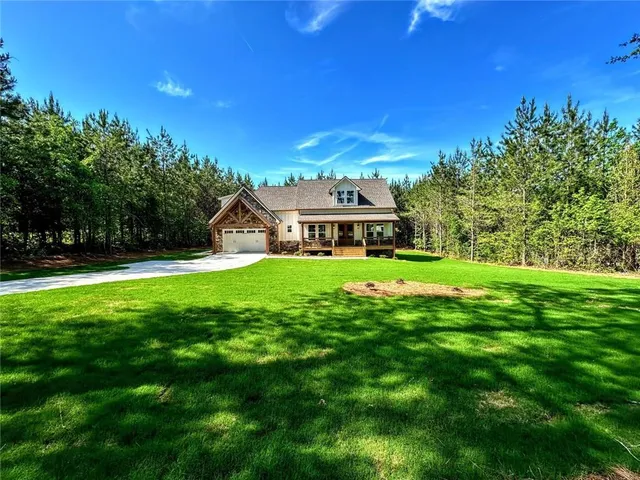 a view of yard with tree s