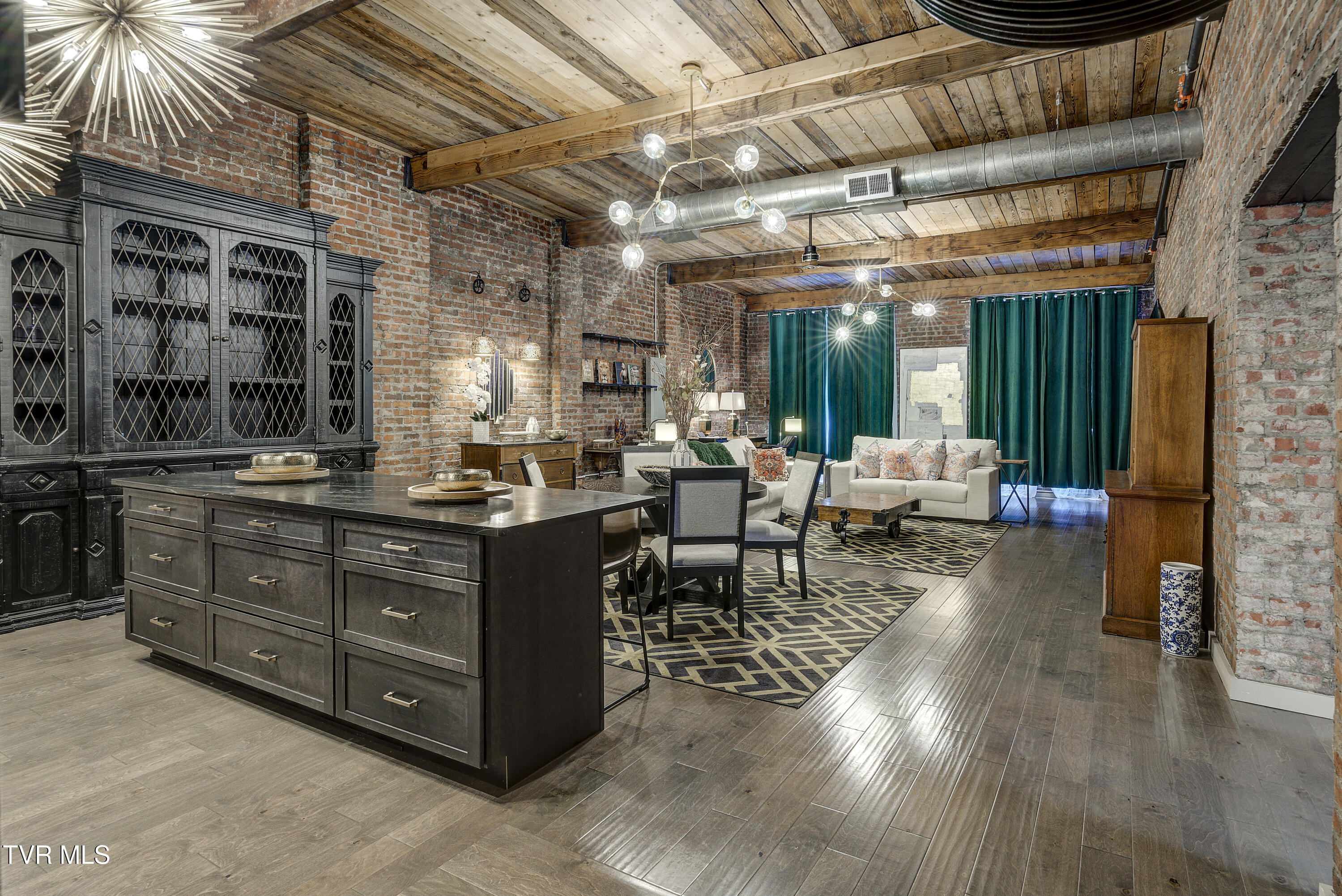 809 State Street, Unit 301 Bristol, VA 24201 - Photo 1 of 46 Cove2-1