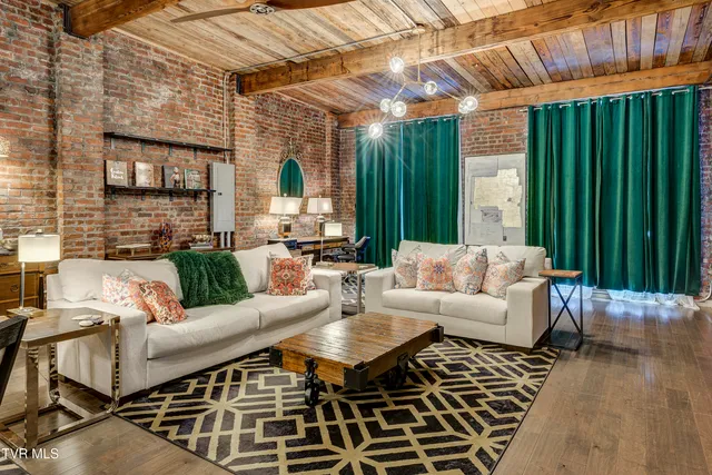 $2,750 | 809 State Street, Unit 301, Bristol, VA 24201