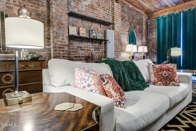 $2,750 | 809 State Street, Unit 301, Bristol, VA 24201