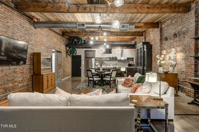 $2,750 | 809 State Street, Unit 301, Bristol, VA 24201