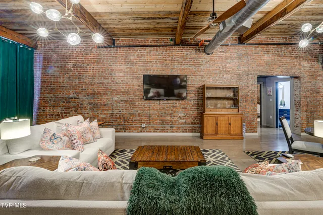 $2,750 | 809 State Street, Unit 301, Bristol, VA 24201