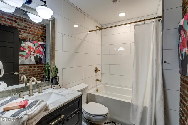 $2,750 | 809 State Street, Unit 301, Bristol, VA 24201