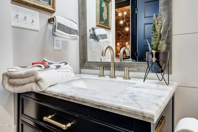 $2,750 | 809 State Street, Unit 301, Bristol, VA 24201