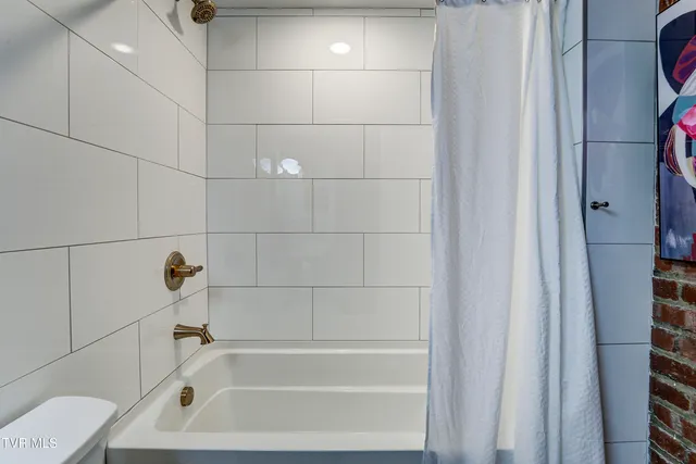 $2,750 | 809 State Street, Unit 301, Bristol, VA 24201