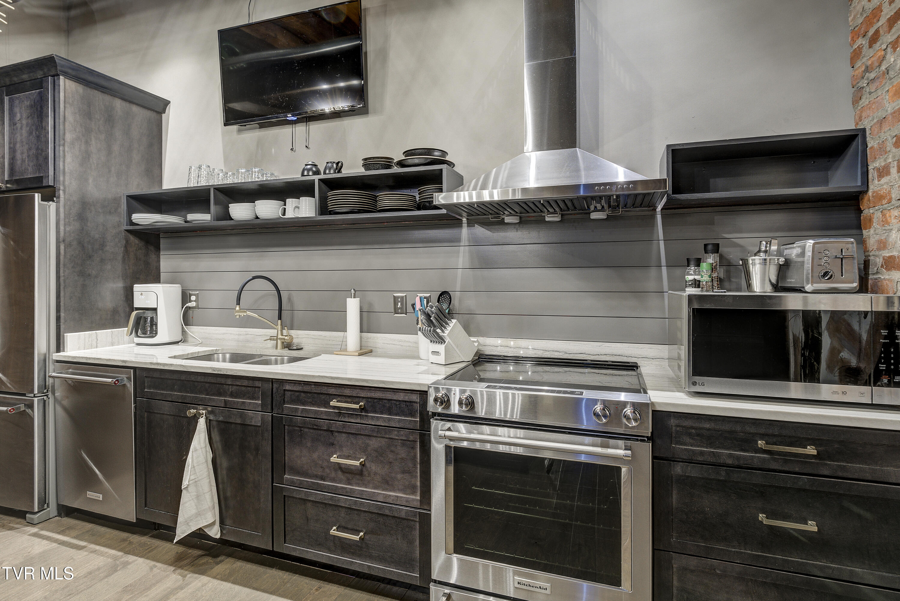 809 State Street, Unit 301 Bristol, VA 24201 - Photo 5 of 46 Cove2-5