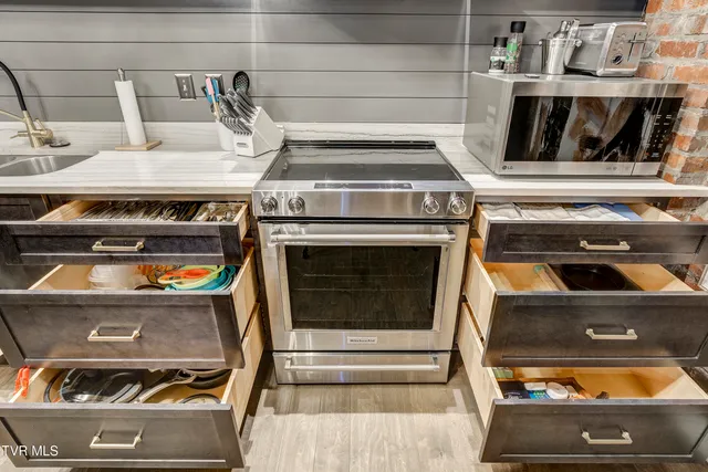 $2,750 | 809 State Street, Unit 301, Bristol, VA 24201