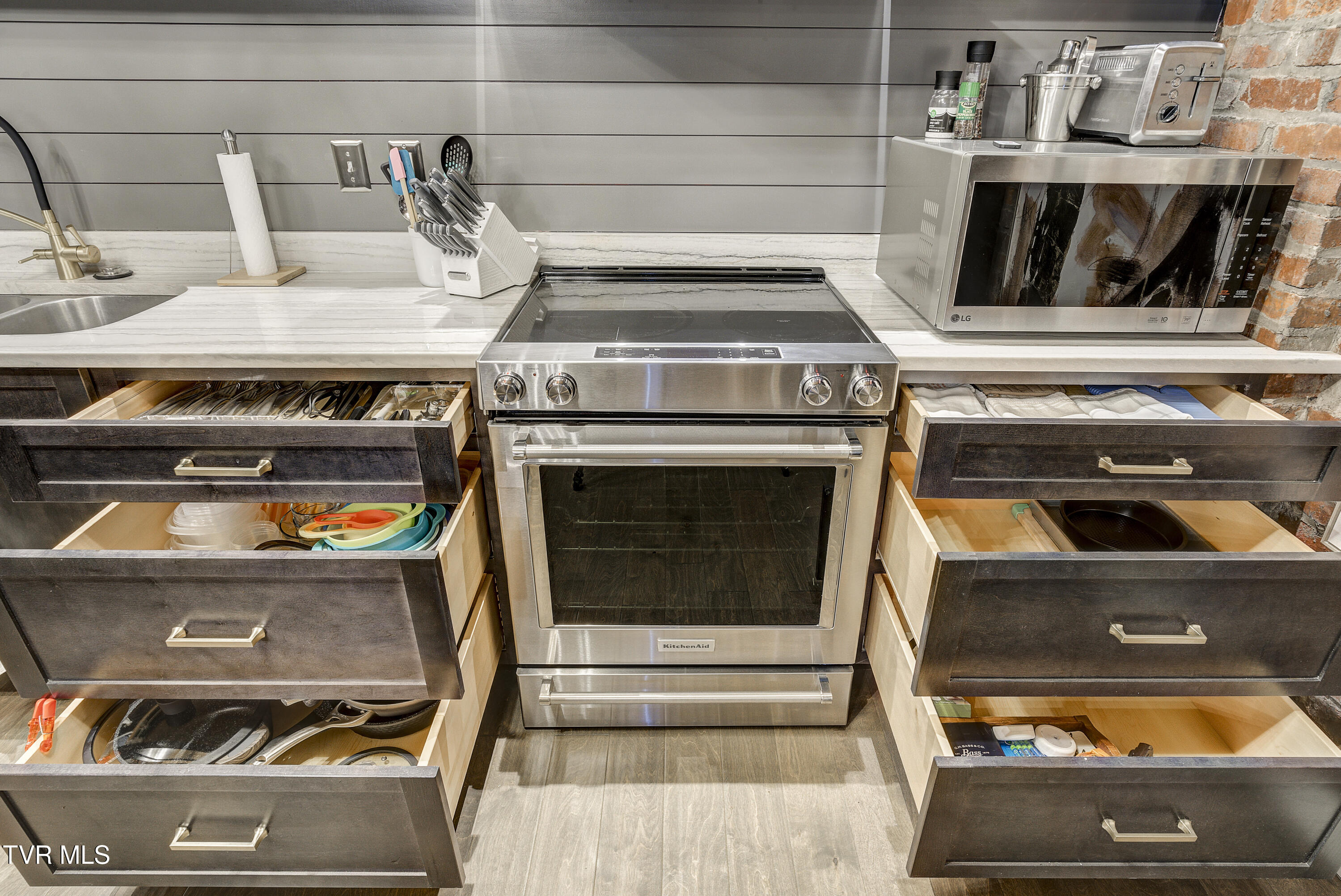 809 State Street, Unit 301 Bristol, VA 24201 - Photo 6 of 46 Cove2-7