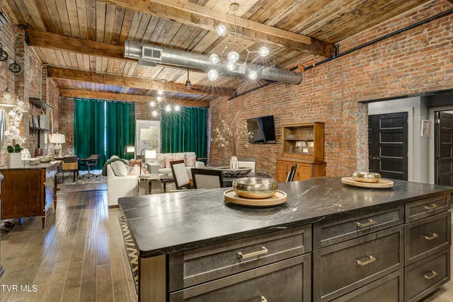 $2,750 | 809 State Street, Unit 301, Bristol, VA 24201