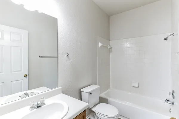 $1,475 | 1107 East 3rd Street, Georgetown, TX 78626