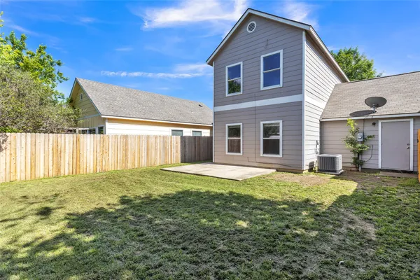 $1,475 | 1107 East 3rd Street, Georgetown, TX 78626