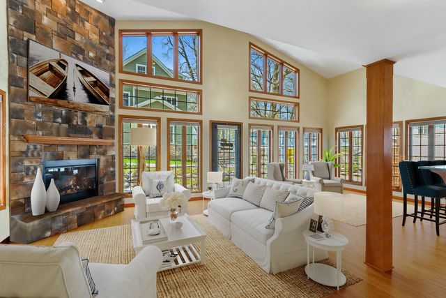 N1538 Sybil Lane, Fontana, WI 53125