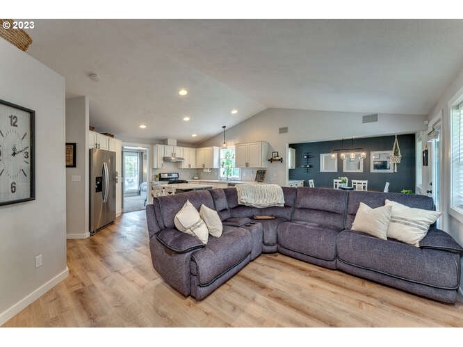 5401 Northwest Jackson Street Camas, WA 98607 - Photo 16 of 34 Family Room
