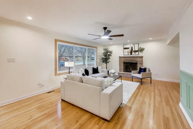 $3,800 | 403 Dalton Avenue, Mundelein, IL 60060