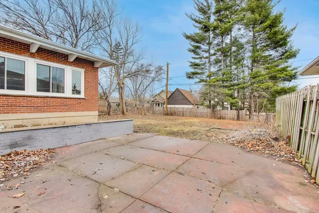 $3,800 | 403 Dalton Avenue, Mundelein, IL 60060