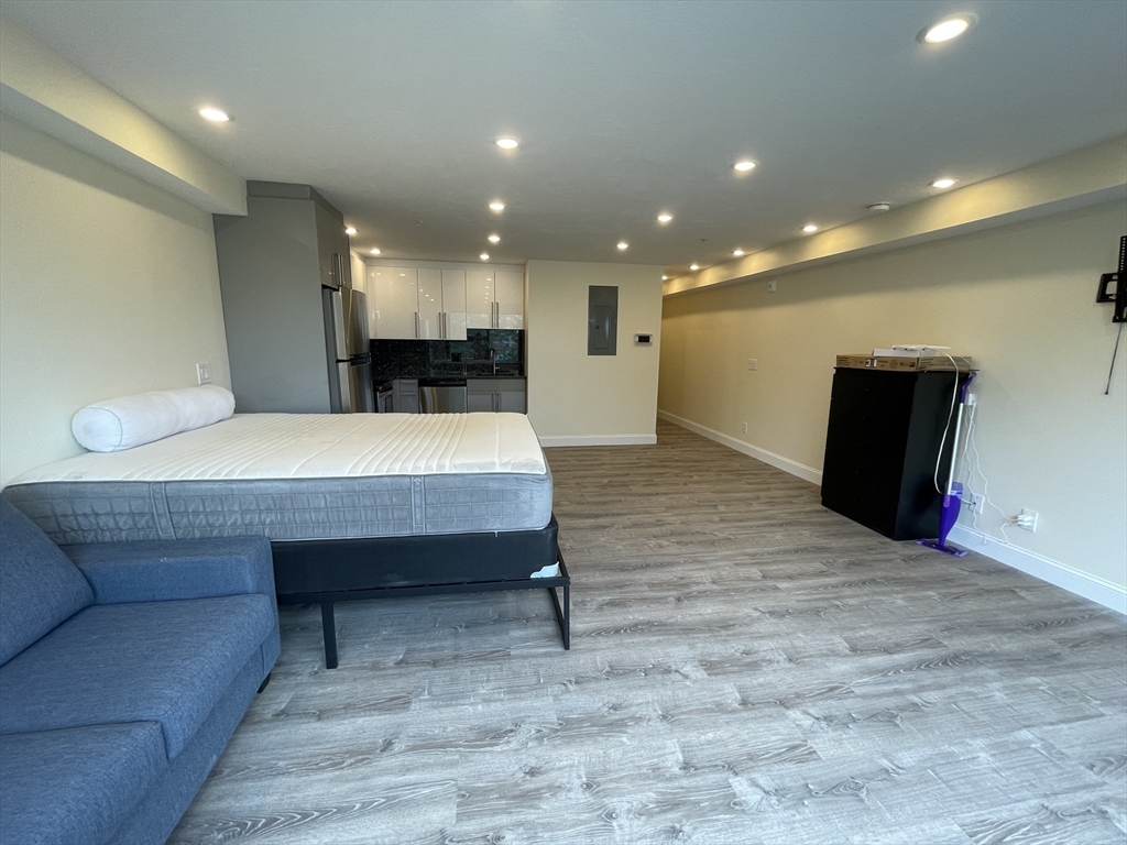 1028 Commonwealth Avenue, Unit 305 Boston, MA 02215 - Photo 4 of 8