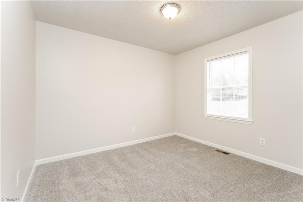 8 Leaf Ridge Court Thomasville, NC 27360 - Photo 12 of 16