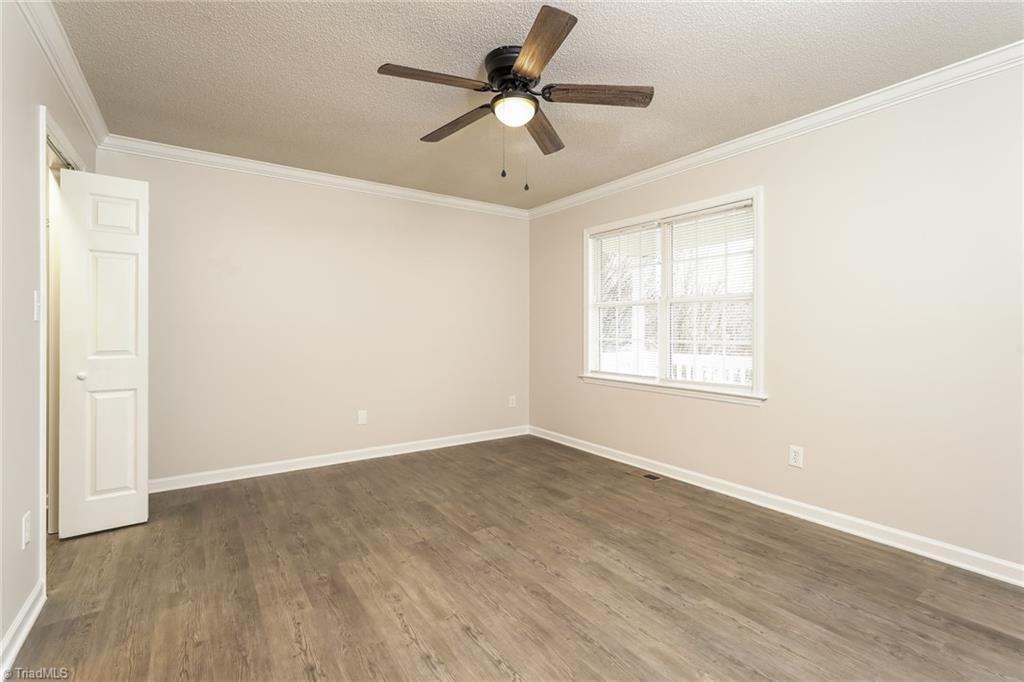 8 Leaf Ridge Court Thomasville, NC 27360 - Photo 2 of 16