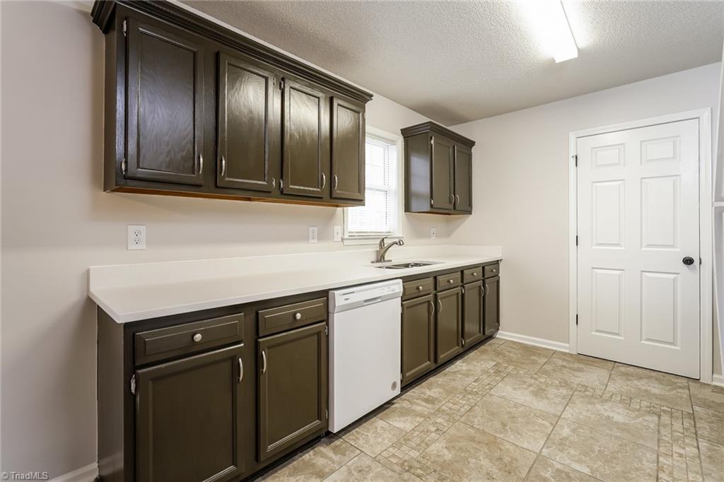 8 Leaf Ridge Court Thomasville, NC 27360 - Photo 8 of 16