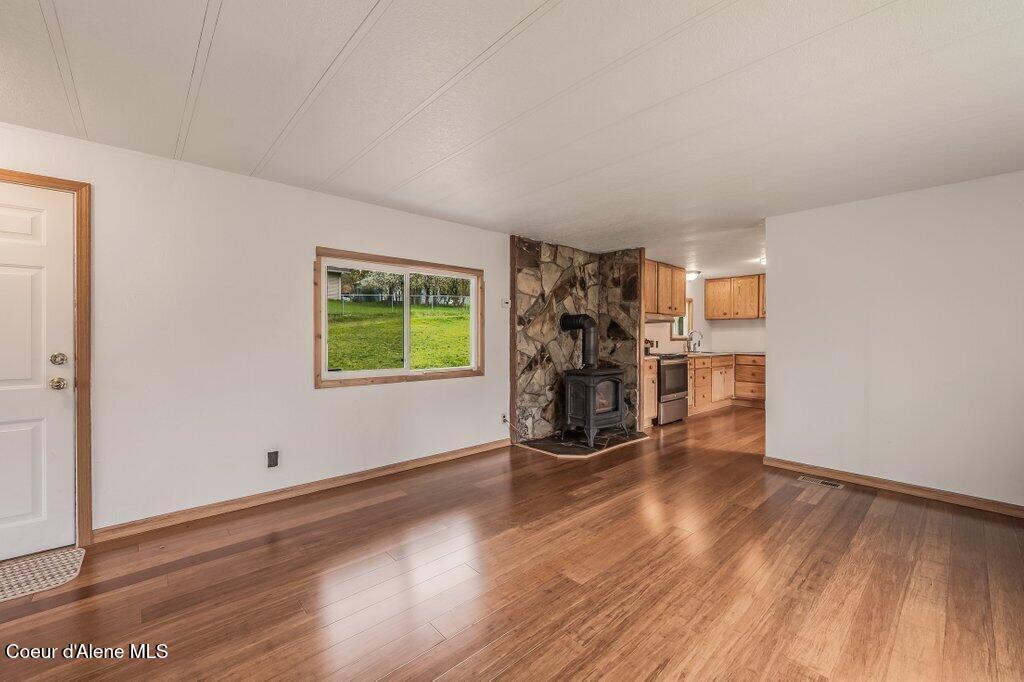 7331 Apache Street Bonners Ferry, ID 83805 - Photo 6 of 23 Living room