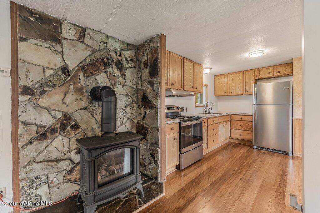 7331 Apache Street Bonners Ferry, ID 83805 - Photo 8 of 23 Gas stove