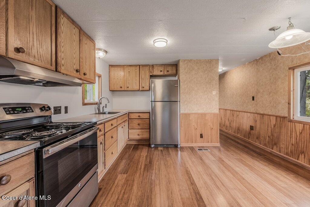 7331 Apache Street Bonners Ferry, ID 83805 - Photo 9 of 23 Open kitchen