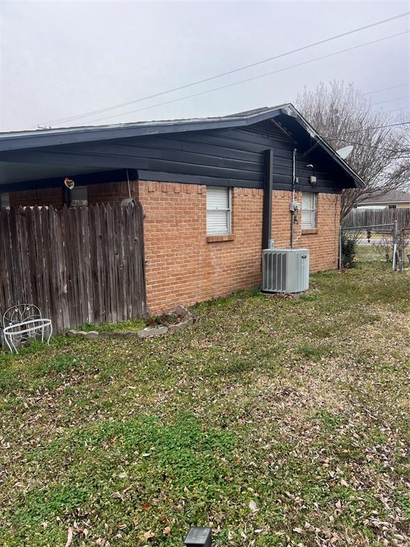 704 East 9th Street Kemp, TX 75143 - Photo 2 of 13 a backyard of a house with table and chairs