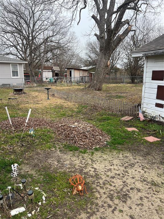 704 East 9th Street Kemp, TX 75143 - Photo 4 of 13 a front view of a house with a yard