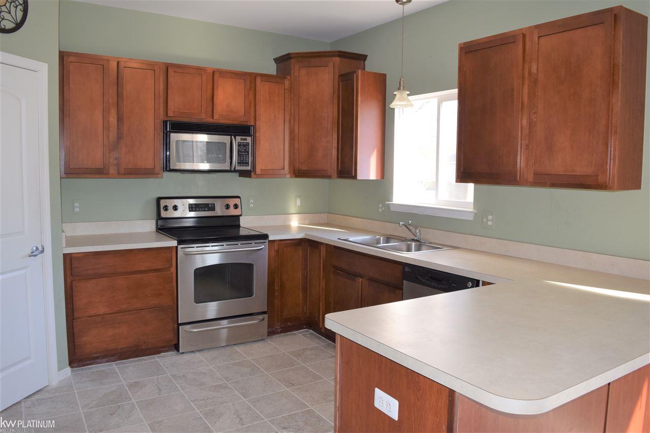 2761 Eastern Rochester, MI 48307 - Photo 6 of 36 Kitchen