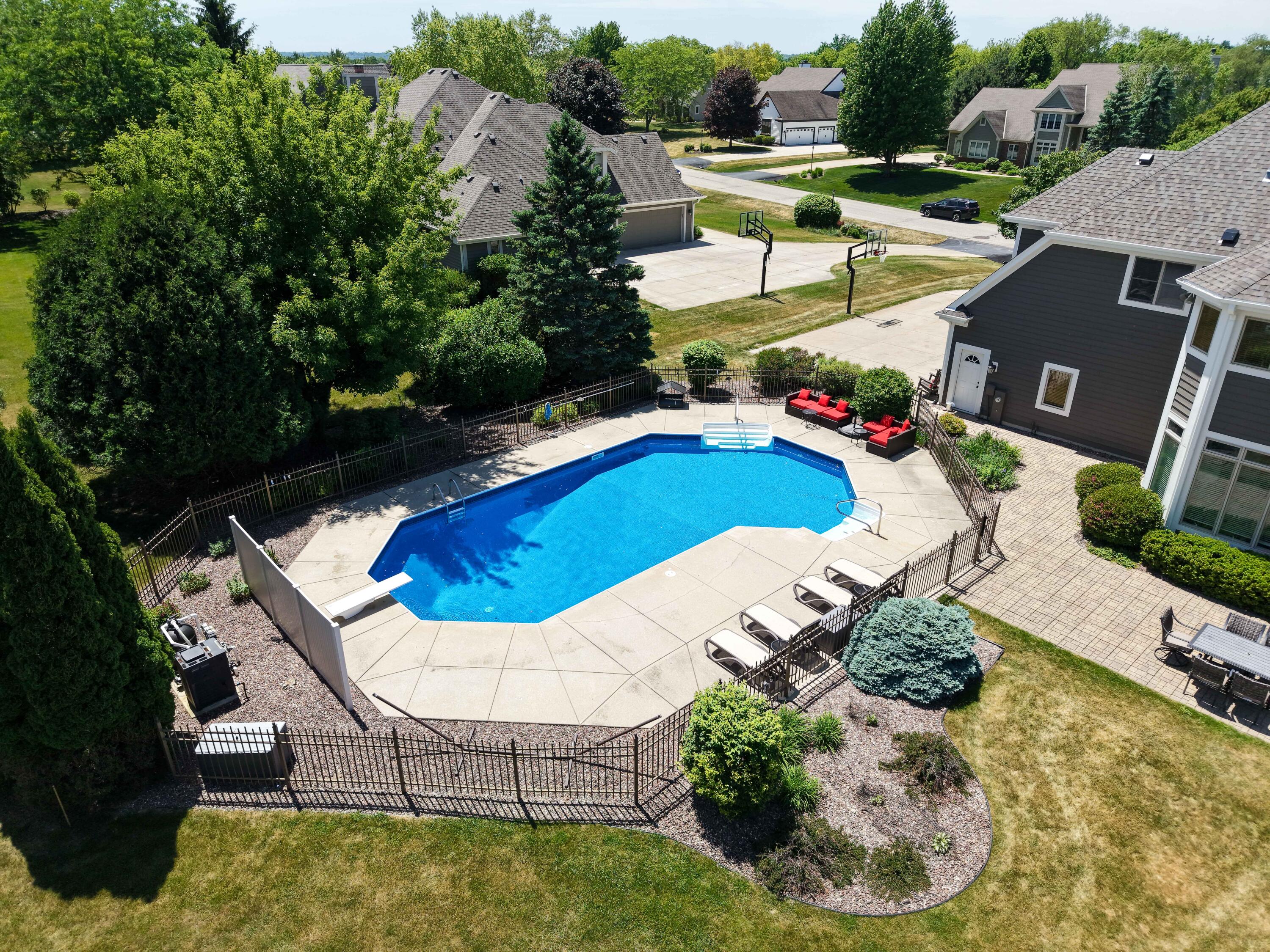 W289N3752 Huntsman Court Delafield, WI 53072 - Photo 76 of 88 DJI_20260604124025_0034_D