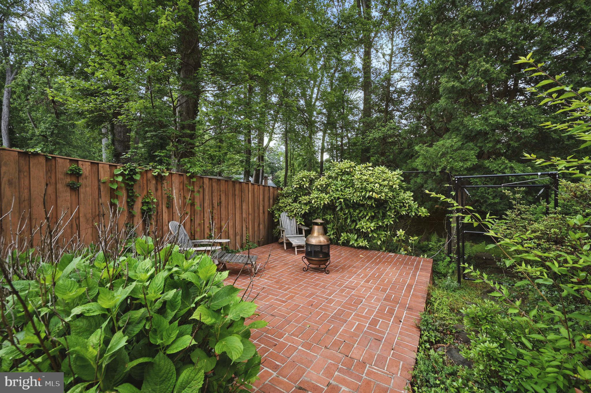 8536 Aponi Road Vienna, VA 22180 - Photo 34 of 40 a backyard of a house with lots of green space
