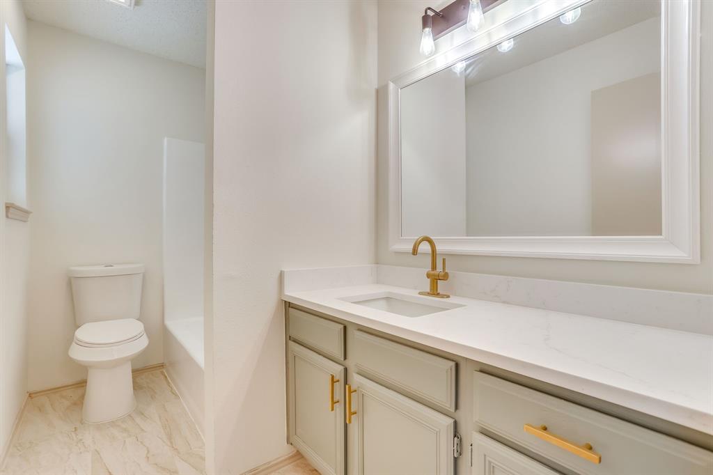 912 Blue Ridge Drive Burleson, TX 76028 - Photo 15 of 32