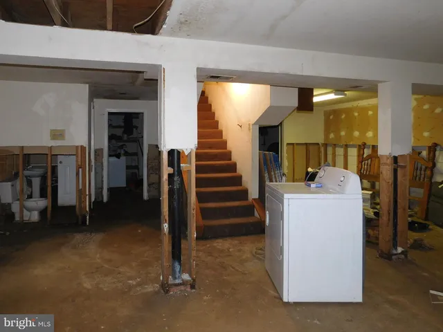 a view of a livingroom with furniture and windows